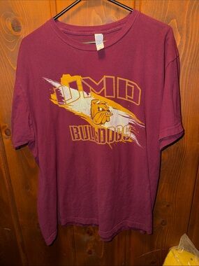 Tultex Maroon UMD Bulldogs Graphic Tee Duluth, MN